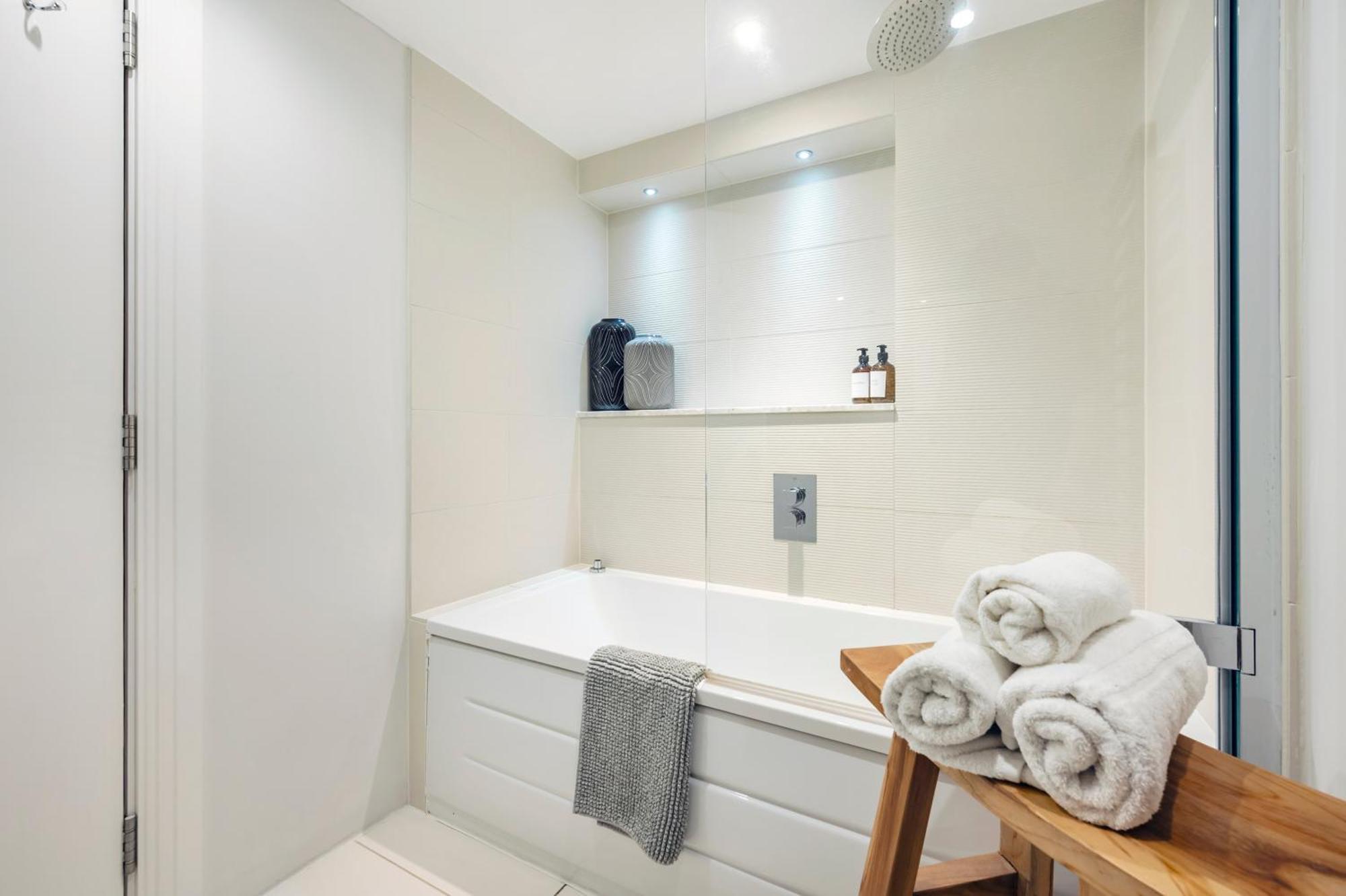 Aircon 2 Bedr, 3 Beds, 2 Bath Covent Garden, Subway Apartment London Ngoại thất bức ảnh